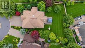 2 SHALLMAR GARDENS | Richmond Hill Ontario | Slide Image Three