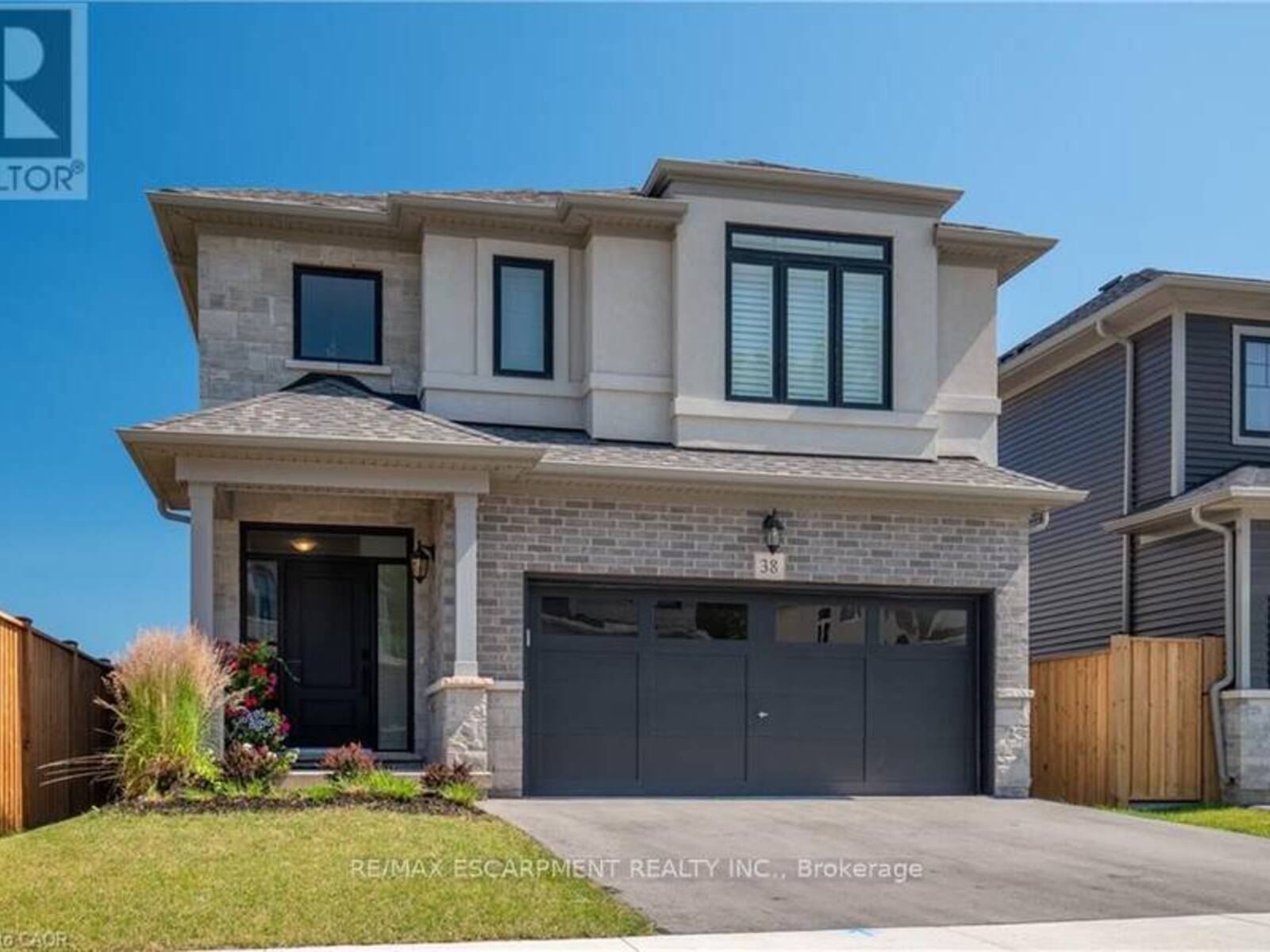 38 RIESLING STREET, Grimsby, Ontario L3M 0L2