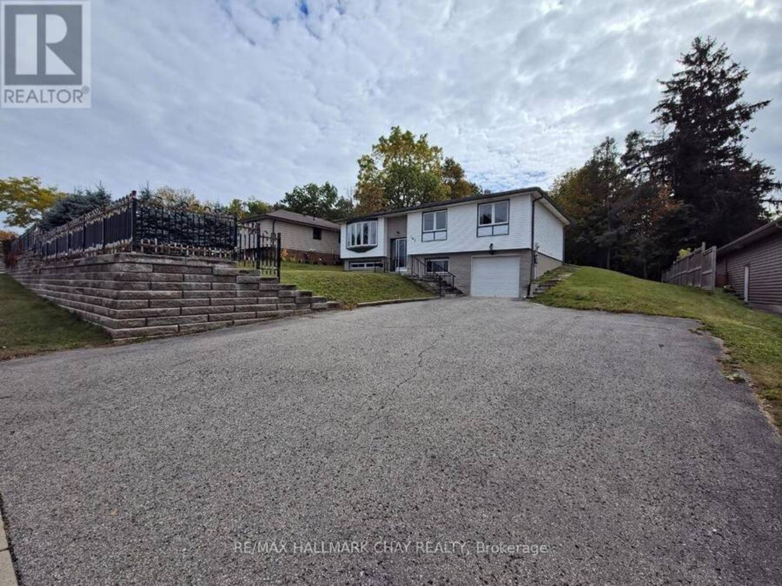 185 ARDAGH ROAD, Barrie, Ontario L4N 3V5
