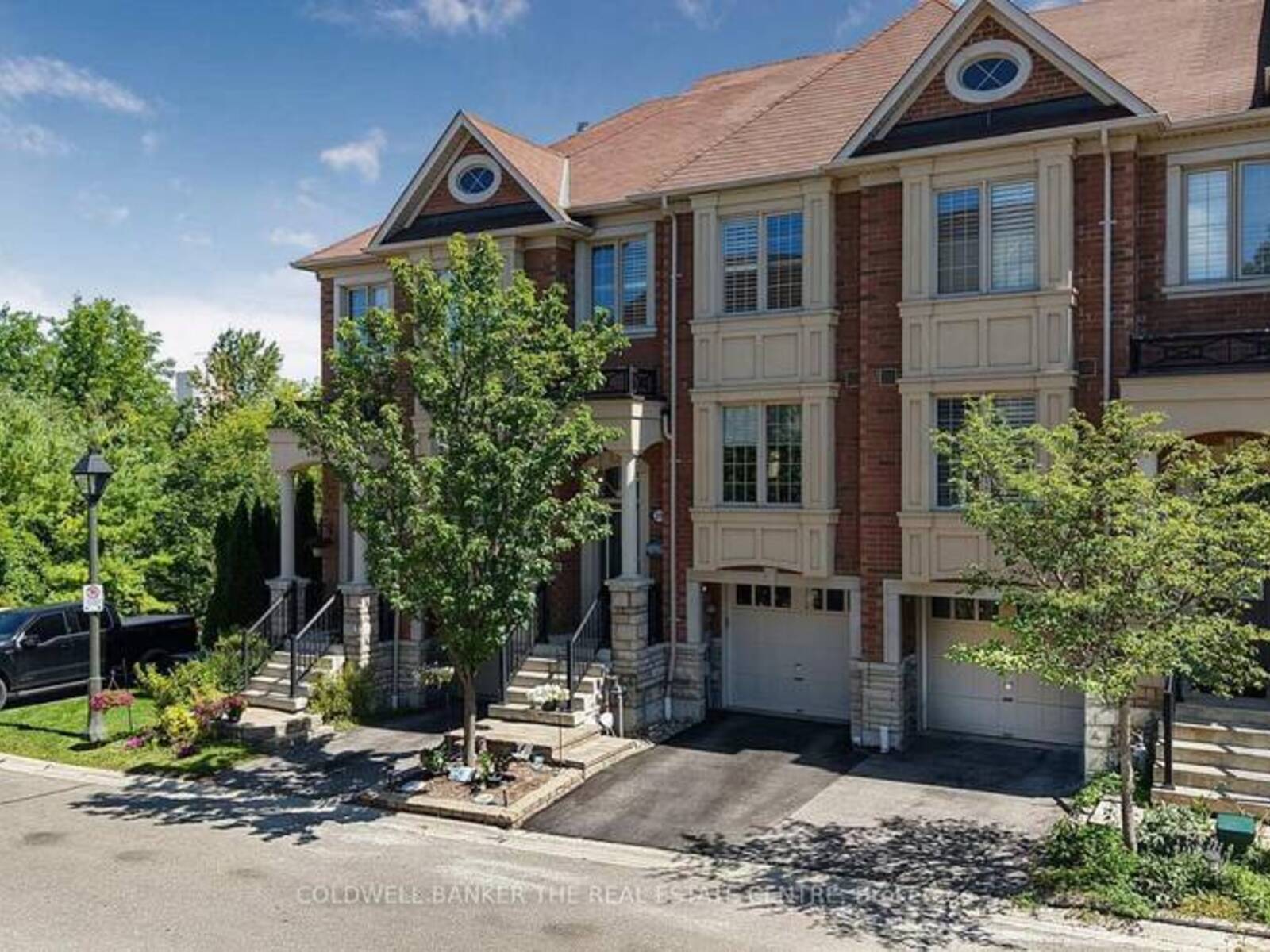 370 DOAK LANE, Newmarket, Ontario L3Y 0A8