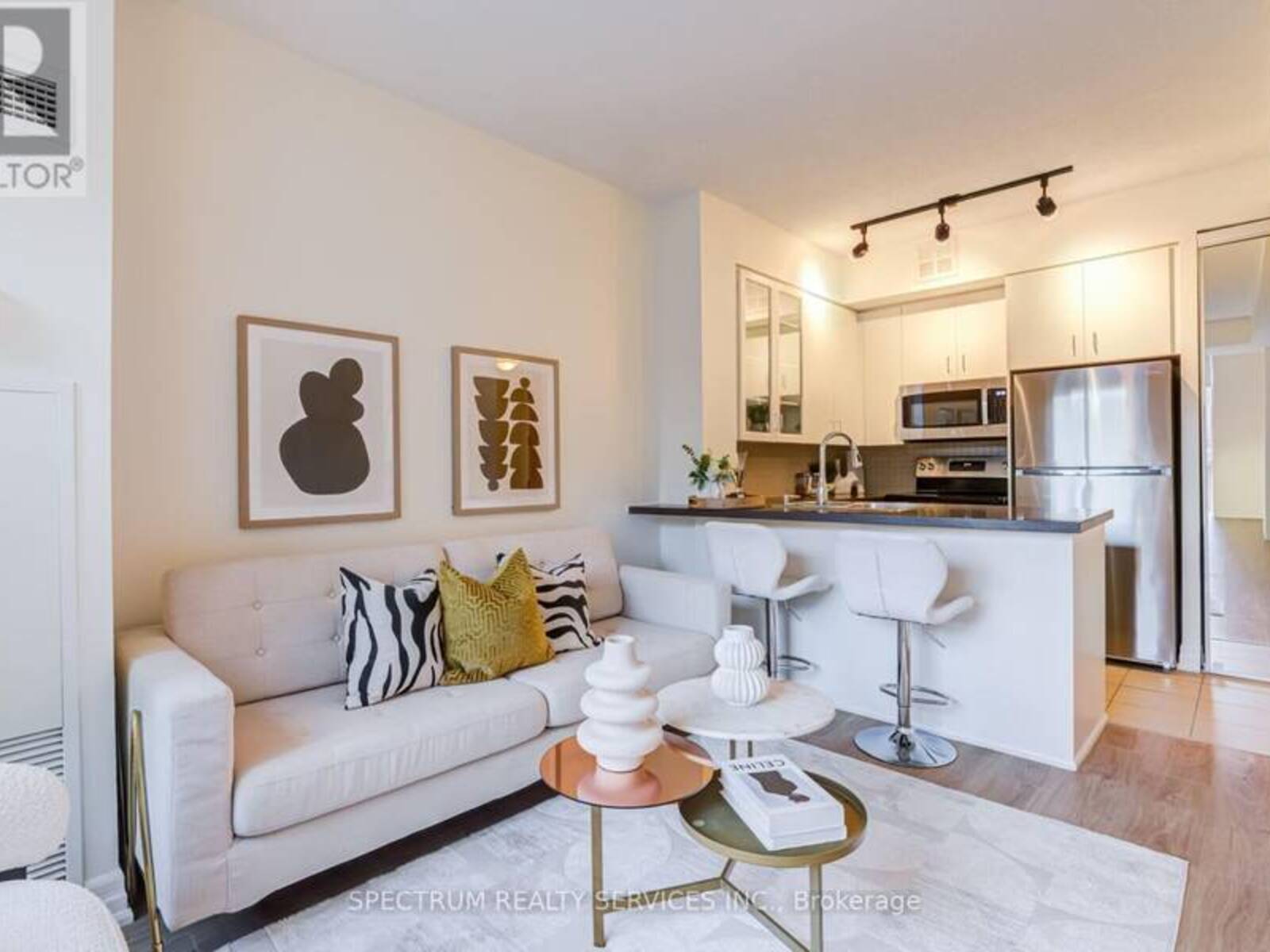 70 ALEXANDER STREET, Toronto, Ontario M4Y 3B6