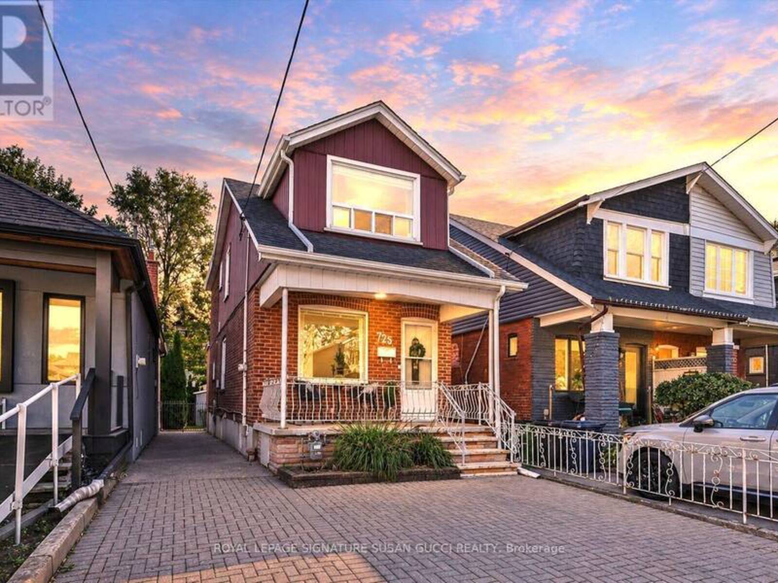 725 SAMMON AVENUE, Toronto, Ontario M4C 2E3