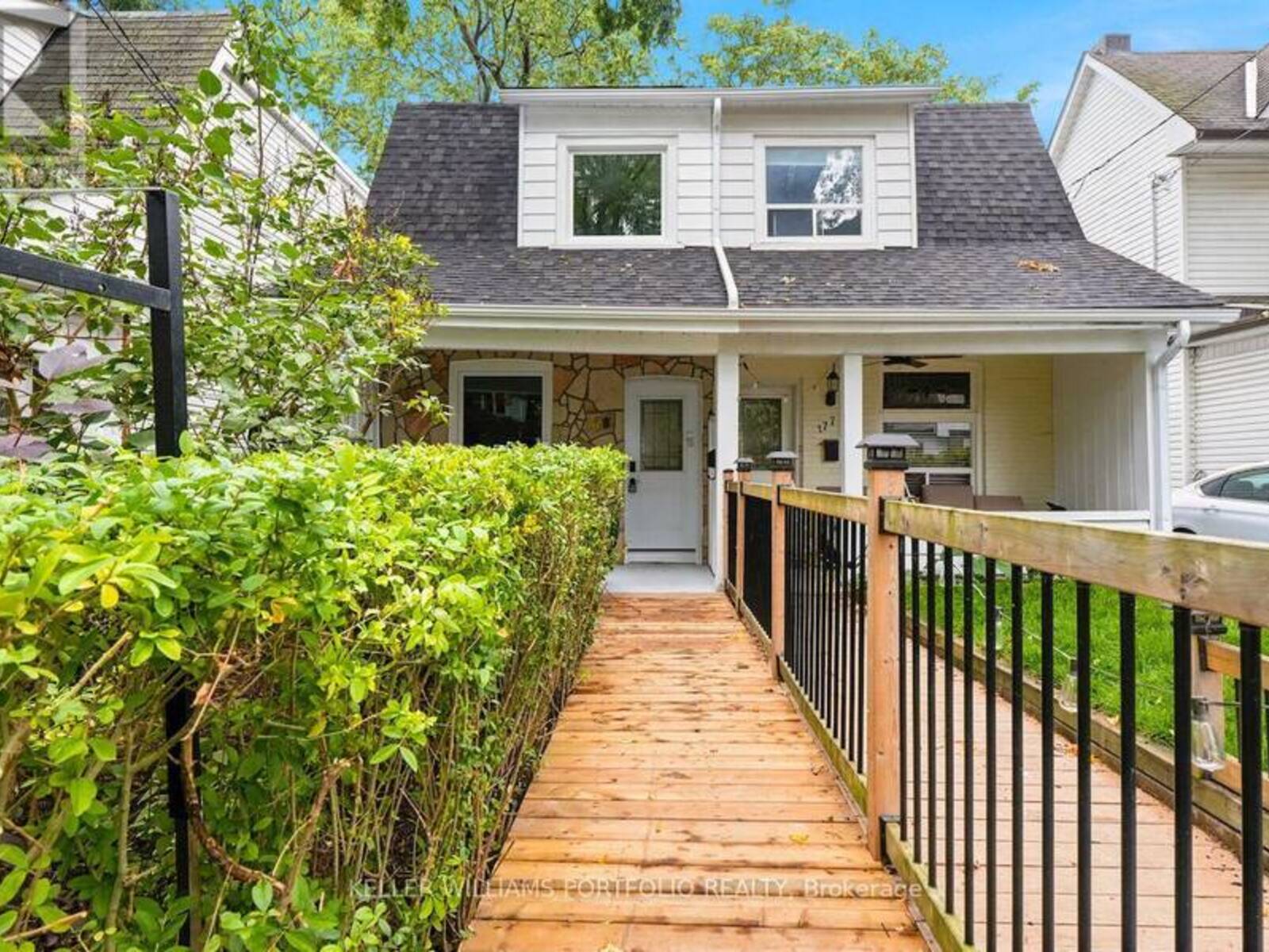 179 OAKCREST AVENUE, Toronto, Ontario M4C 1B8