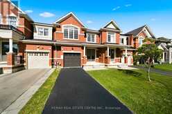 7 HEMING TRAIL | Ancaster Ontario | Slide Image Five