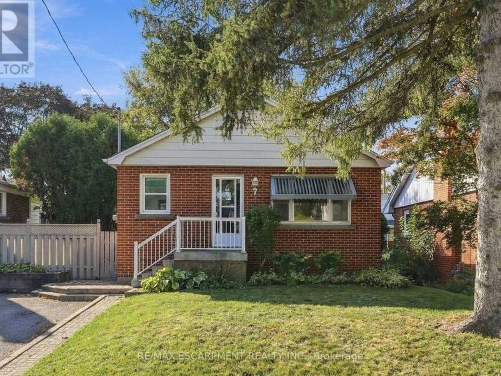 7 SHELDON STREET, Dundas, Ontario L9H 4P3