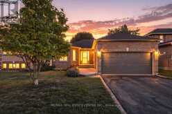 22 BIRCHWAY PLACE | Halton Hills Ontario | Slide Image Three