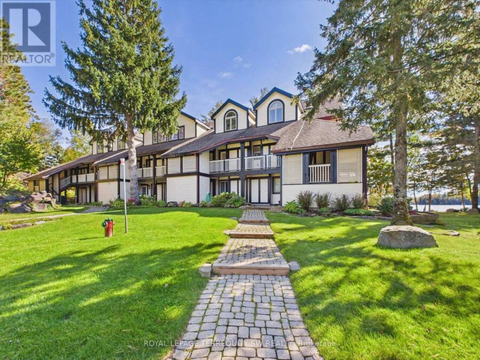 210 - 10 COVESIDE DRIVE, Huntsville, Ontario P1H 1C3