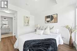 719 - 405 DUNDAS STREET W | Oakville Ontario | Slide Image Nine