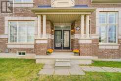 382 BEGONIA GARDENS | Oakville Ontario | Slide Image Four