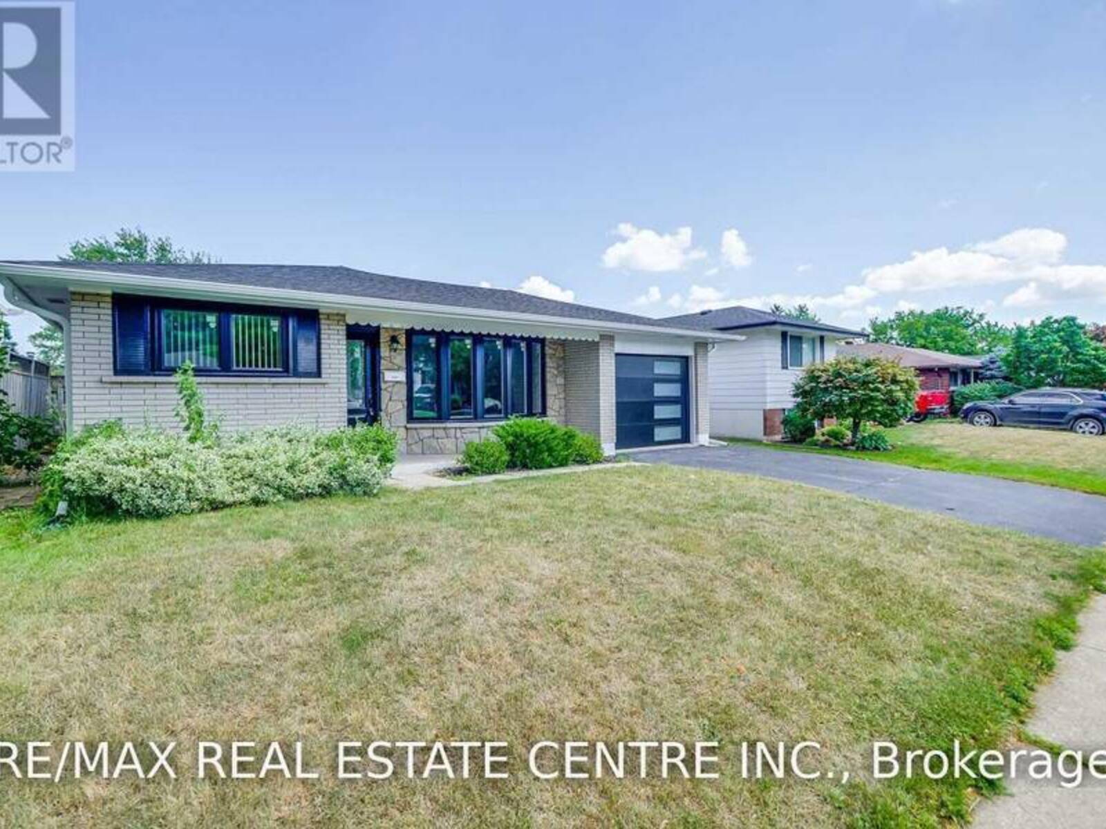 2134 MEADOWBROOK ROAD, Burlington, Ontario L7P 2A7