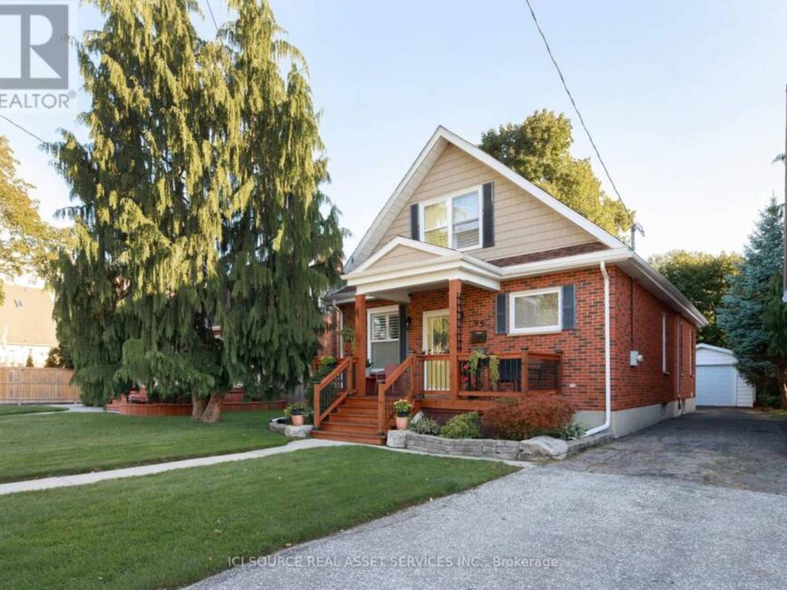 95 ROBERTSON AVENUE, Chatham, Ontario N7M 3A7