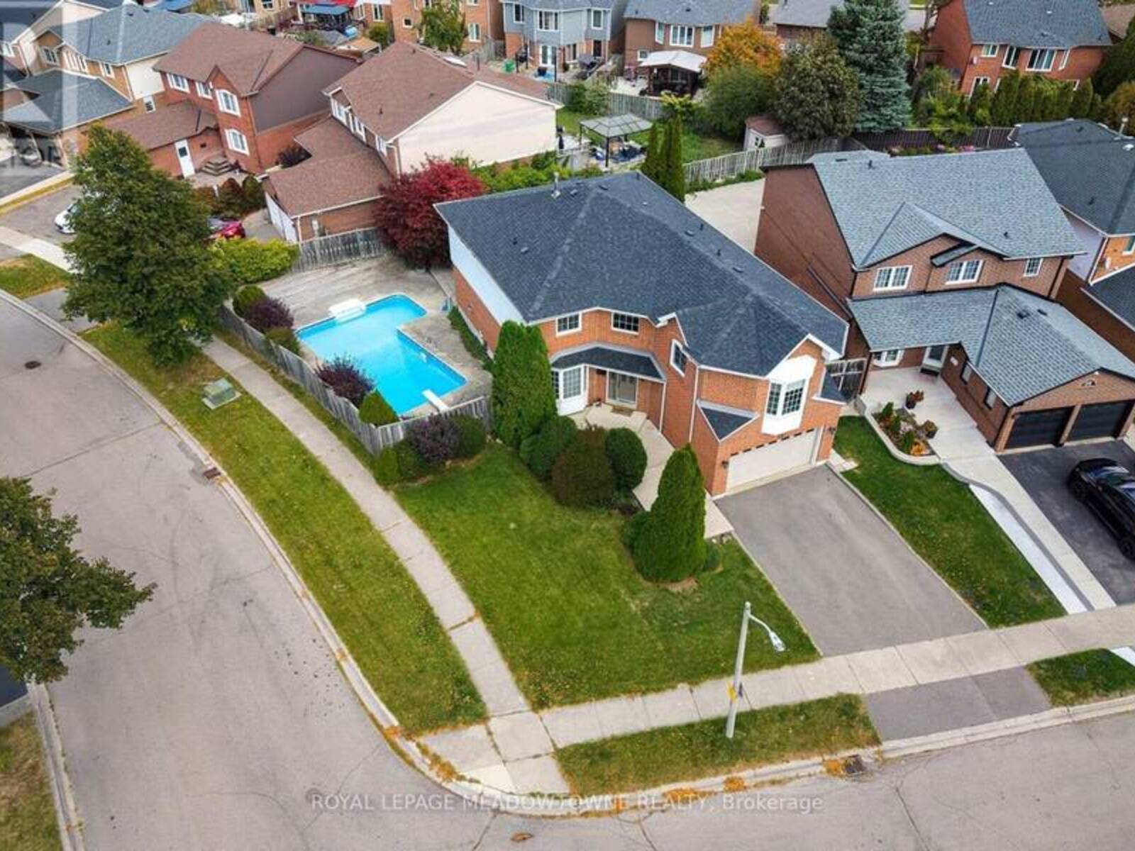 38 MCKILLOP COURT, Brampton, Ontario L6Y 3J2