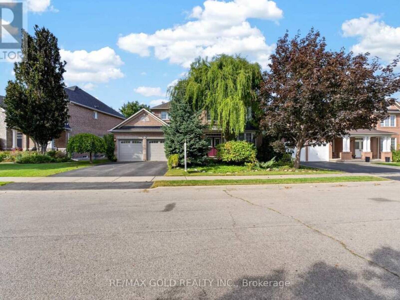 40 MALDIVES CRESCENT, Brampton, Ontario L6P 1L3