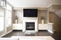 585A OXFORD STREET | Toronto Ontario | Slide Image Nine