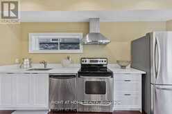 429 NORTH LAKE ROAD | Richmond Hill Ontario | Slide Image Thirty-nine