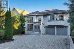 429 NORTH LAKE ROAD | Richmond Hill Ontario | Slide Image Five
