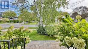 24 STONEDENE BOULEVARD | Toronto Ontario | Slide Image Five