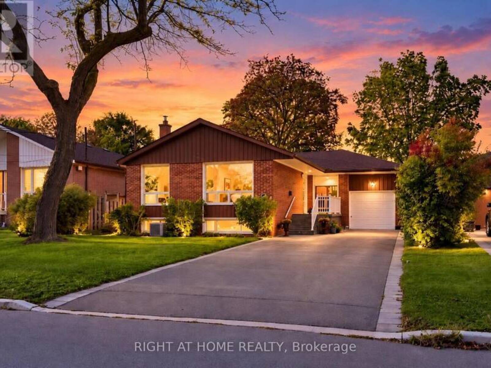 202 WATERLOO AVENUE, Toronto, Ontario M3H 3Z2
