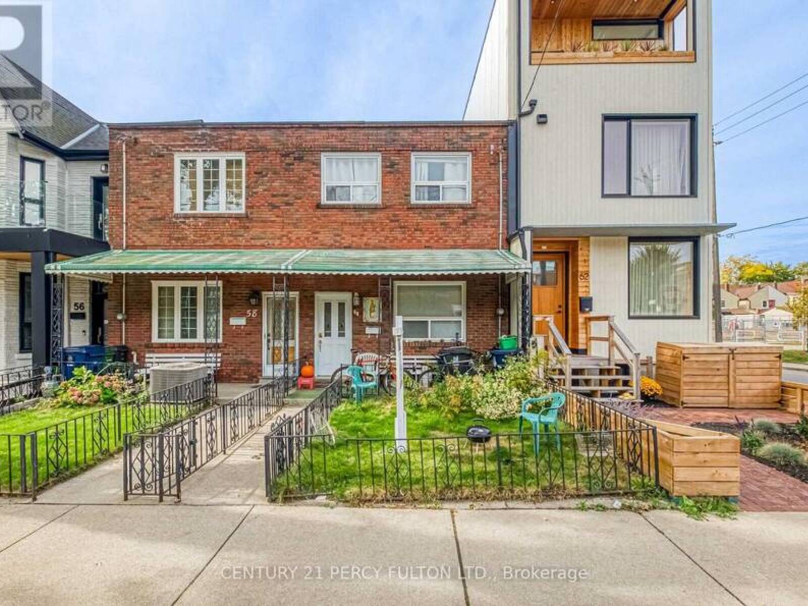 60 FENNINGS STREET, Toronto, Ontario M6J 3B8