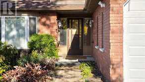 2 GRES COURT | Bradford West Gwillimbury Ontario | Slide Image Five