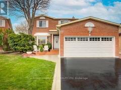 8 WILLOWCREST COURT Brampton Ontario, L6X 3K9