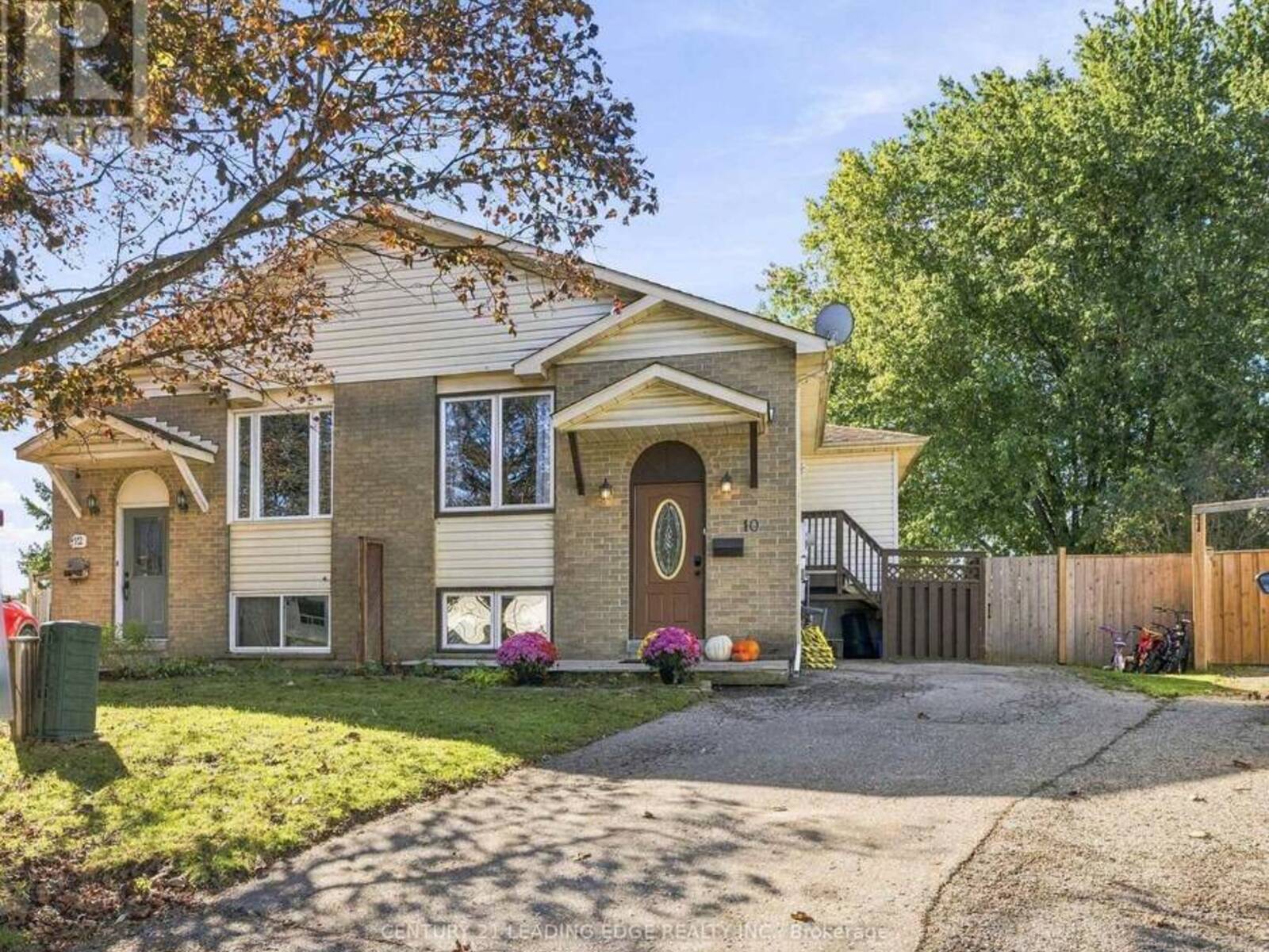 10 FAIRBAIRN COURT, Clarington, Ontario L1C 4K9