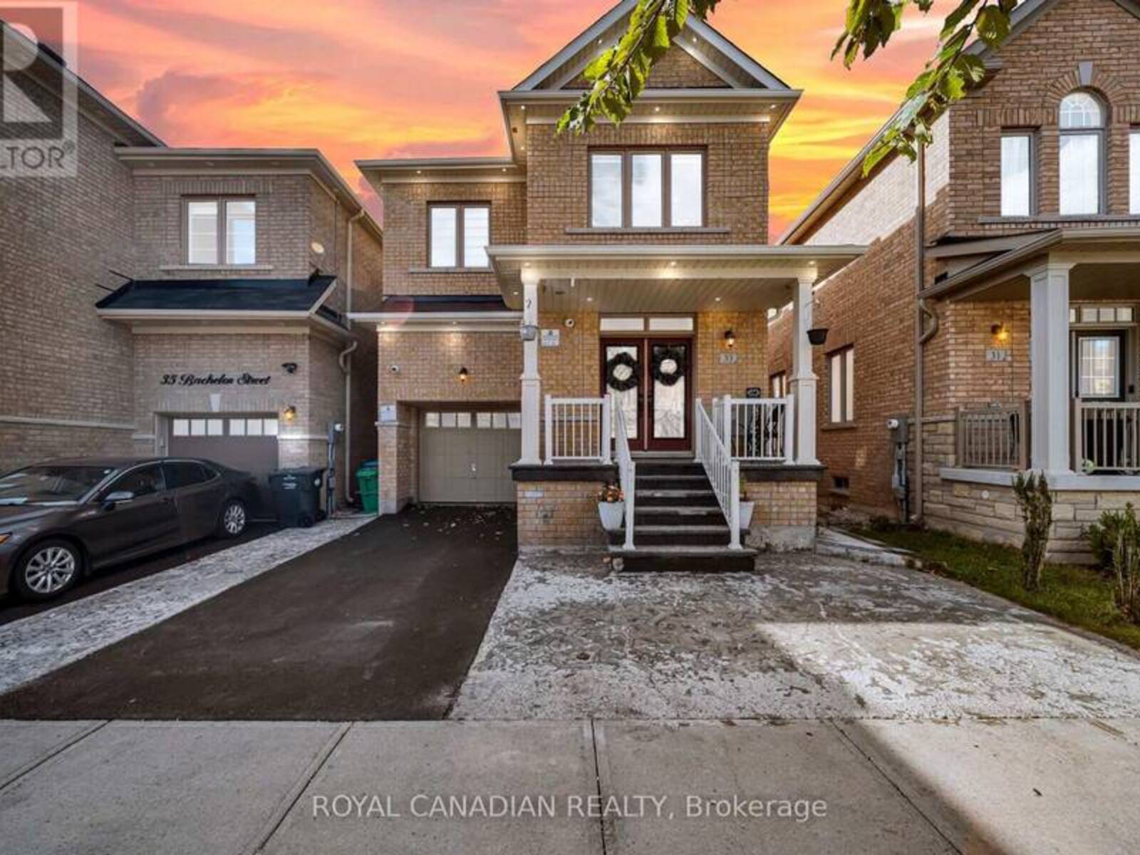 33 BACHELOR STREET, Brampton, Ontario L7A 5B1