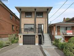 226 MORTIMER AVENUE Toronto Ontario, M4J 2C5