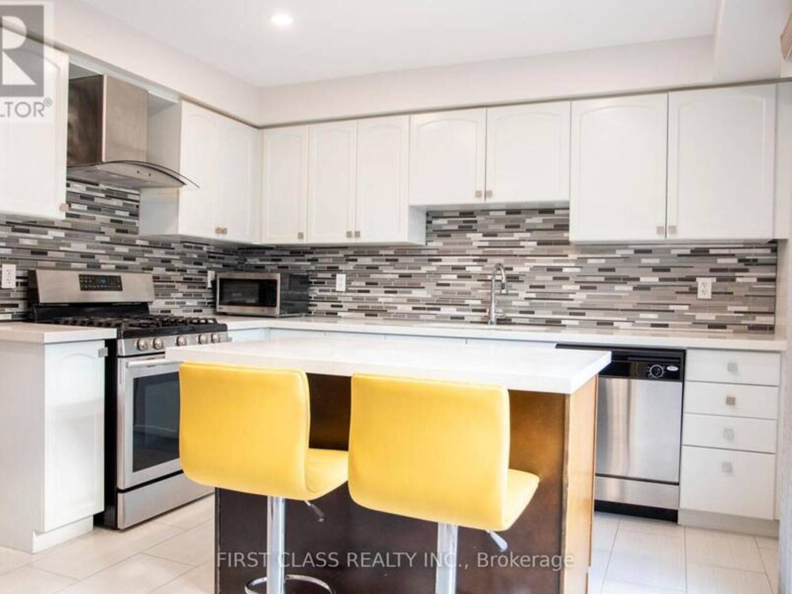 7224 DEANLEE COURT, Mississauga, Ontario L5N 8R5