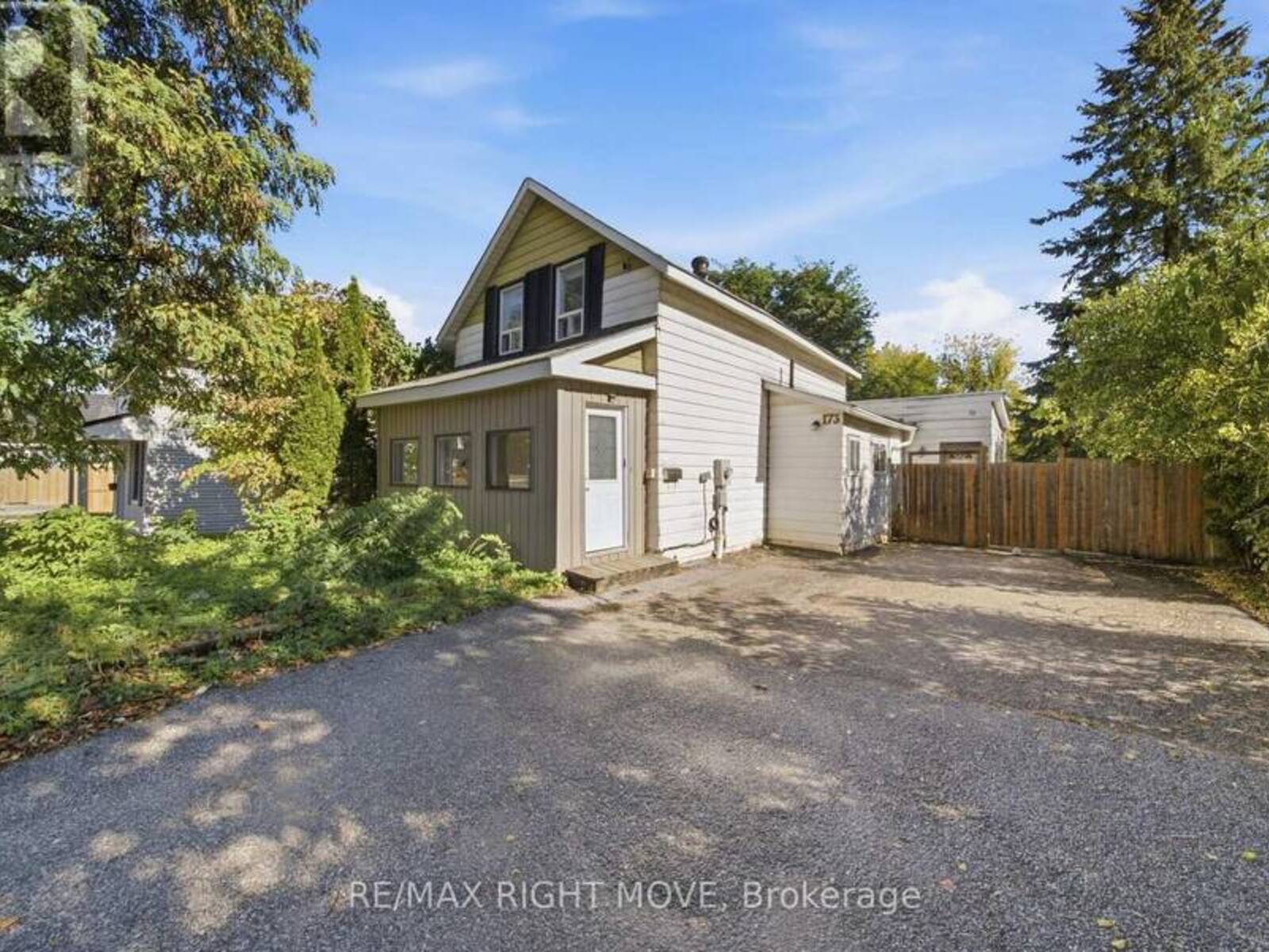 173 BARRIE ROAD, Orillia, Ontario L3V 2P6