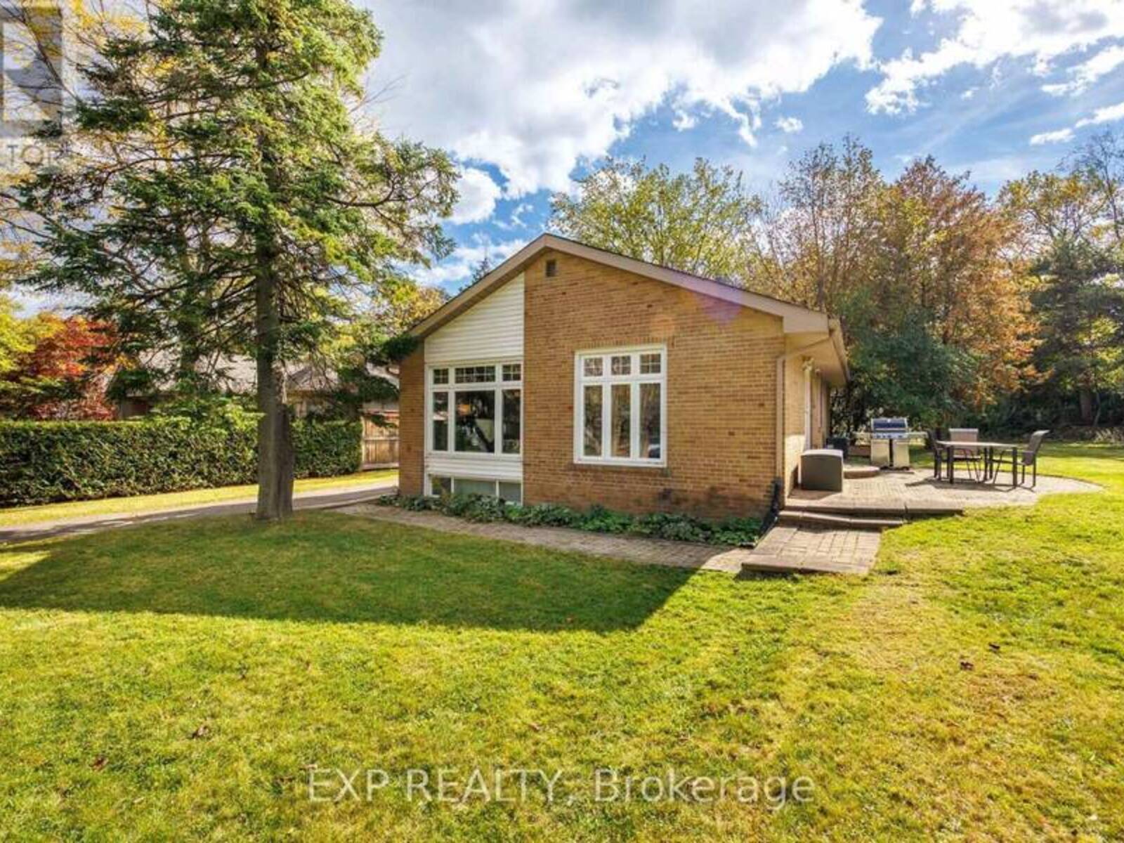 5 TADCASTER PLACE, Toronto, Ontario M3B 1G6