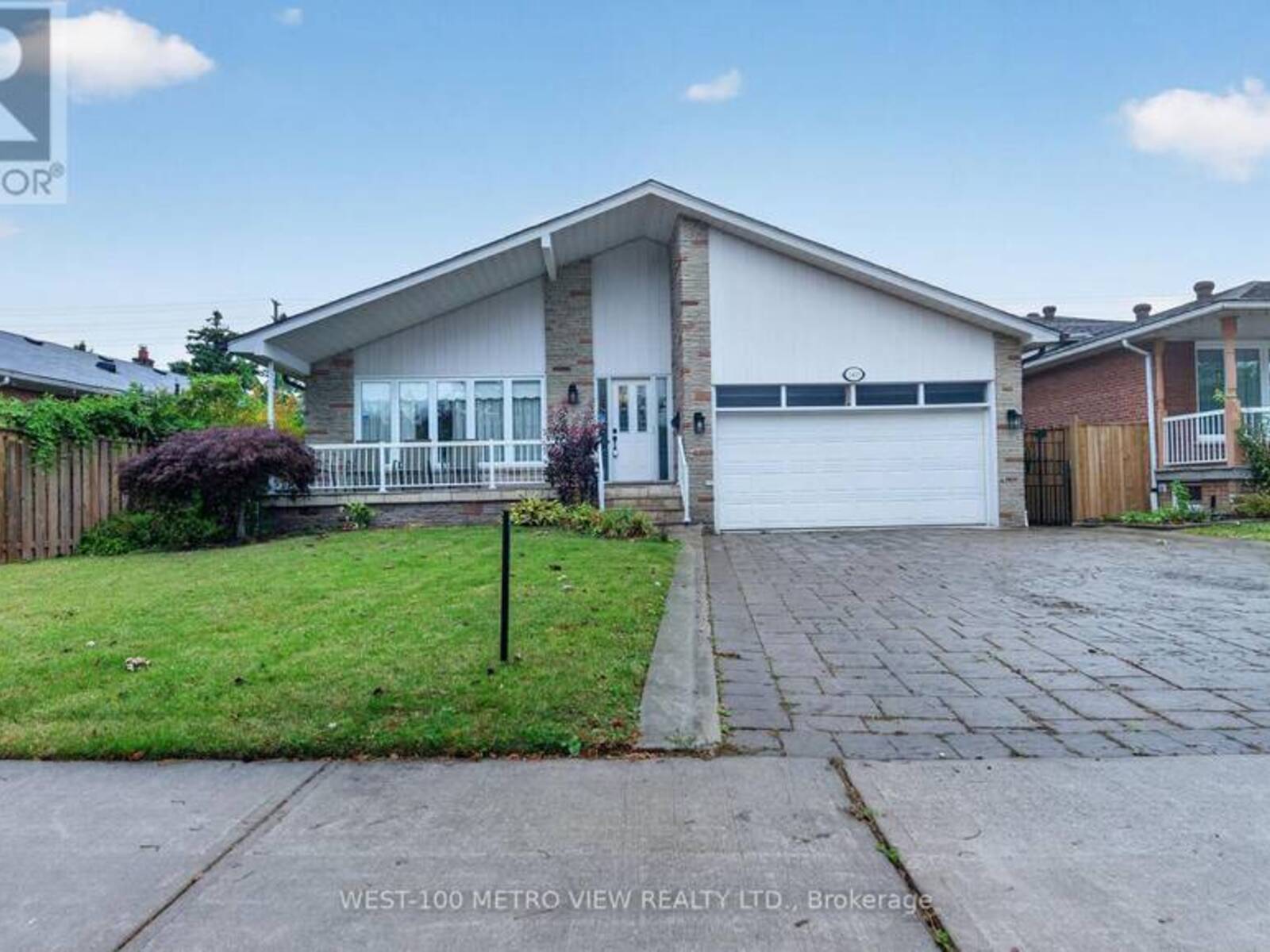 3411 PINESMOKE CRESCENT, Mississauga, Ontario L4Y 3L4