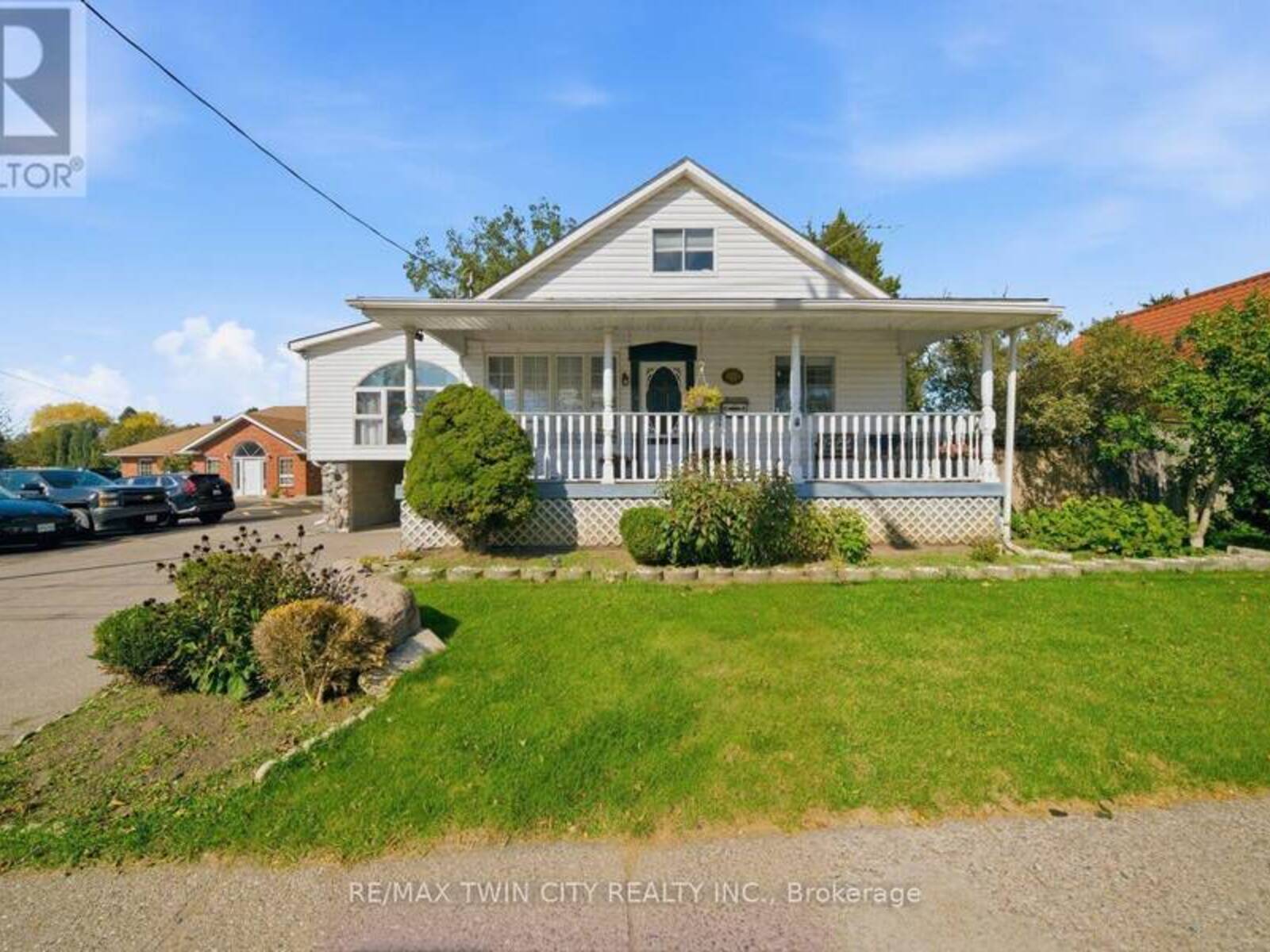 986 COLBORNE STREET, Brantford, Ontario N3S 3T4