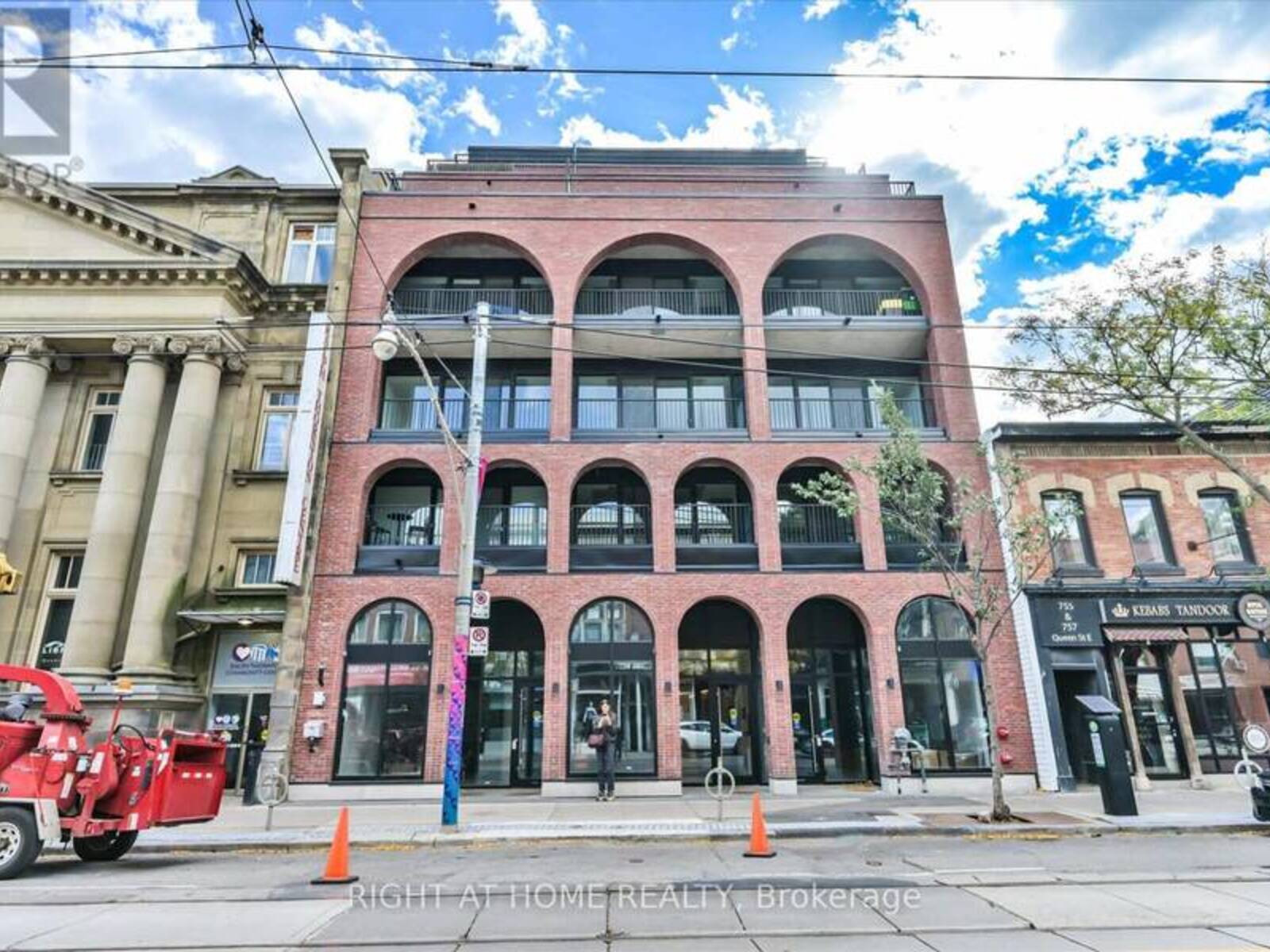 404 - 761 QUEEN STREET E, Toronto, Ontario M4M 1H3