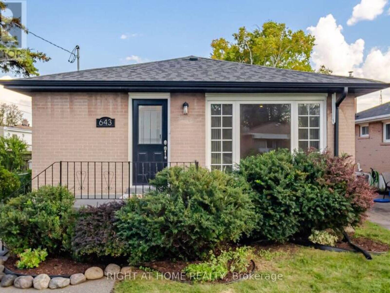 643 PERRY CRESCENT, Oshawa, Ontario L1J 2E4