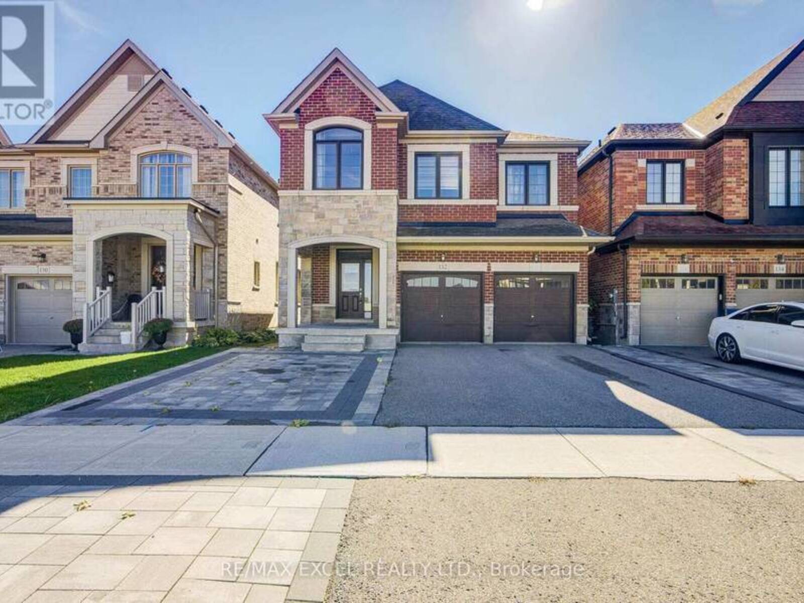 132 MEADOW VISTA CRESCENT, East Gwillimbury, Ontario L9N 0T4