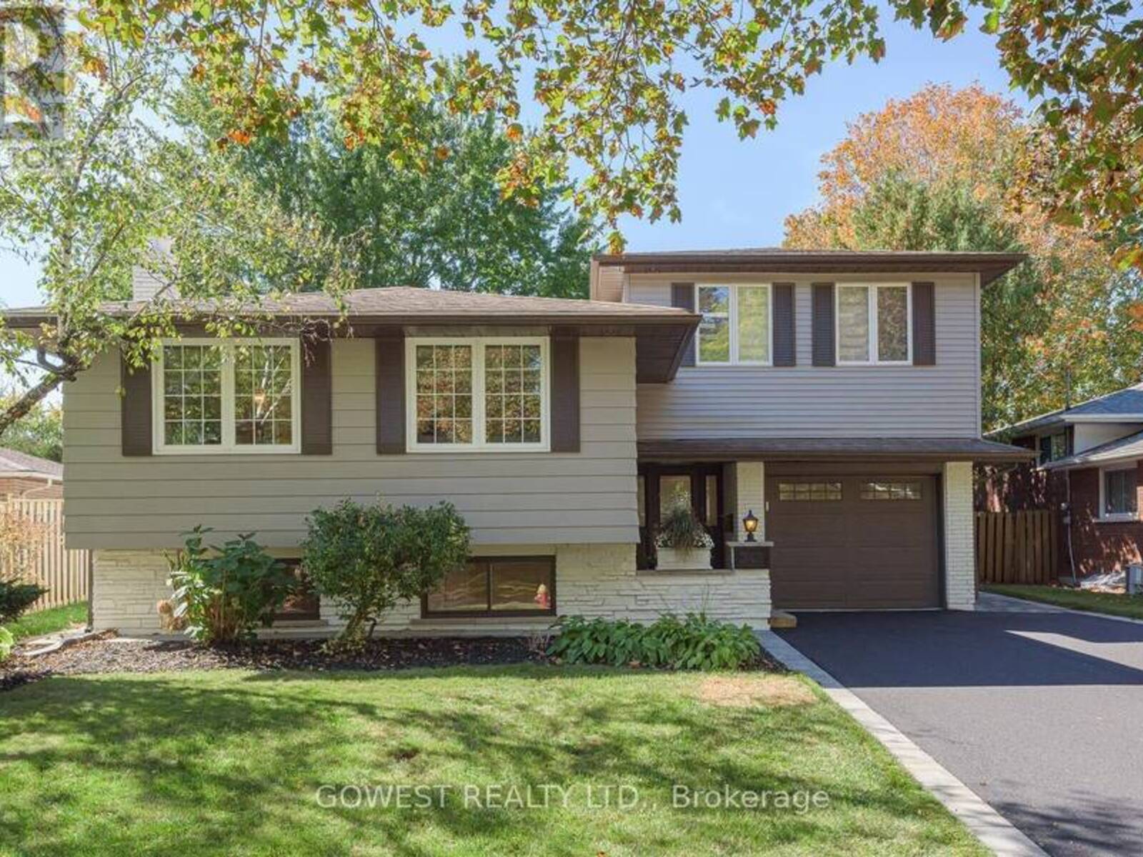 342 BRYANT CRESCENT, Burlington, Ontario L7L 3Z5
