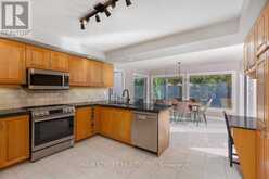 22 MCCLENNY DRIVE N | Aurora Ontario | Slide Image Sixteen