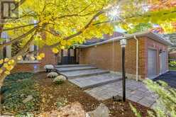 22 MCCLENNY DRIVE N | Aurora Ontario | Slide Image Two