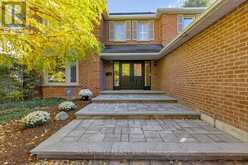 22 MCCLENNY DRIVE N | Aurora Ontario | Slide Image Three
