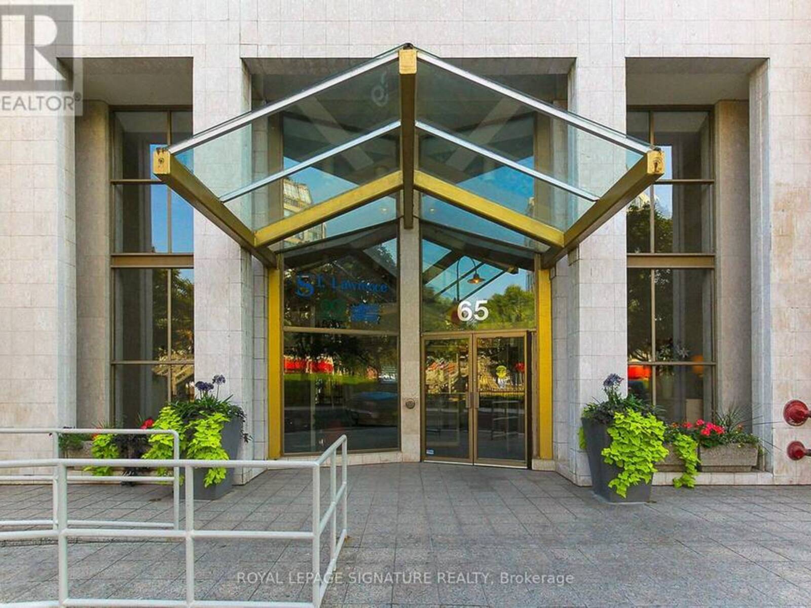722 - 65 SCADDING AVENUE, Toronto, Ontario M5A 4L1