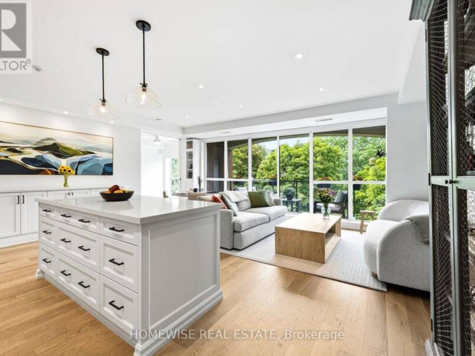 403 - 11 SOHO STREET, Toronto, Ontario M5T 3L7