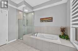 31 LYALL STOKES CIRCLE | East Gwillimbury Ontario | Slide Image Ten