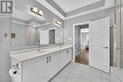 31 LYALL STOKES CIRCLE | East Gwillimbury Ontario | Slide Image Eleven