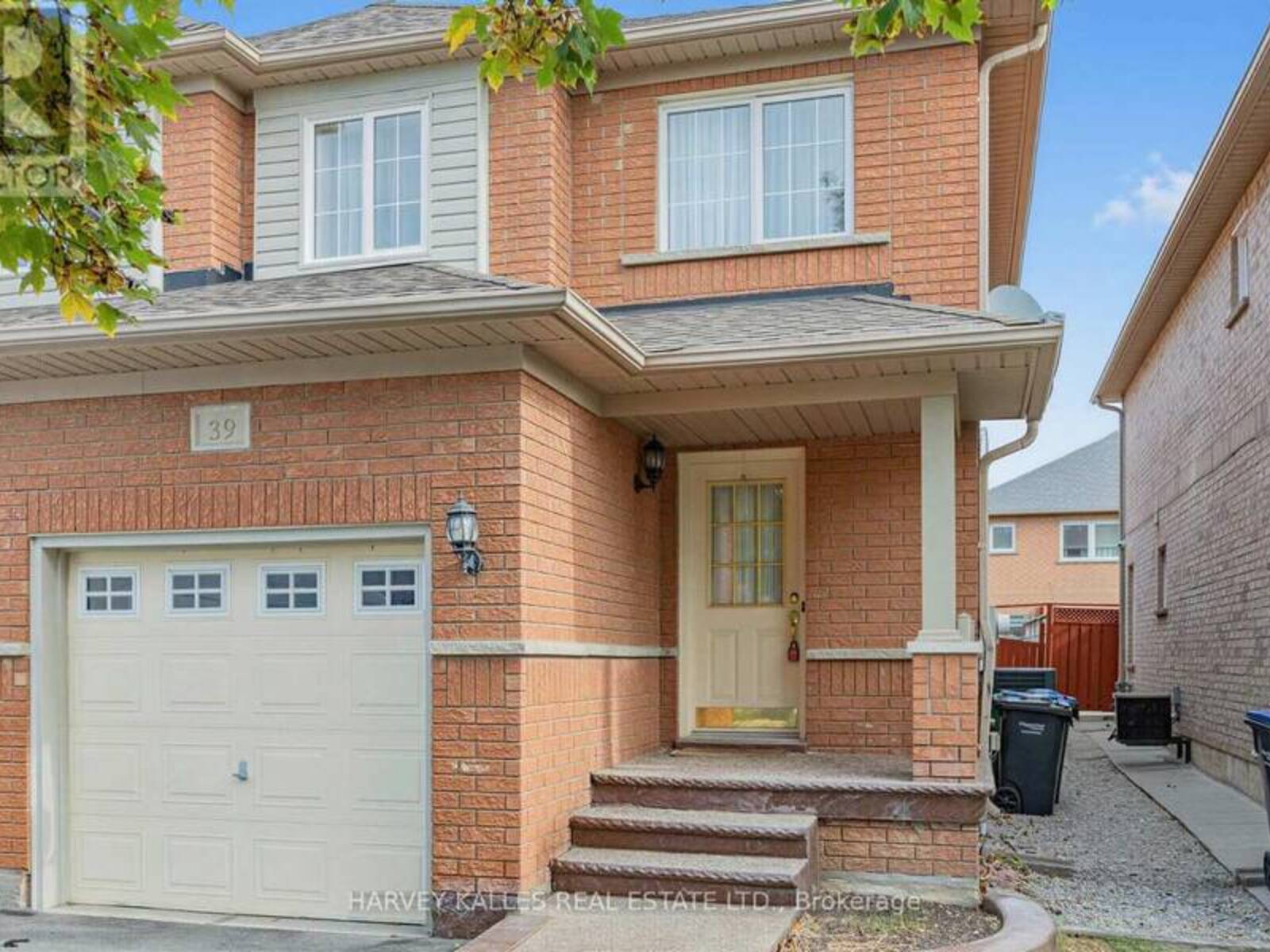 39 RIDGEFIELD COURT, Brampton, Ontario L6P 1B4
