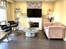 38 HENDERSON DRIVE | Aurora Ontario | Slide Image Three