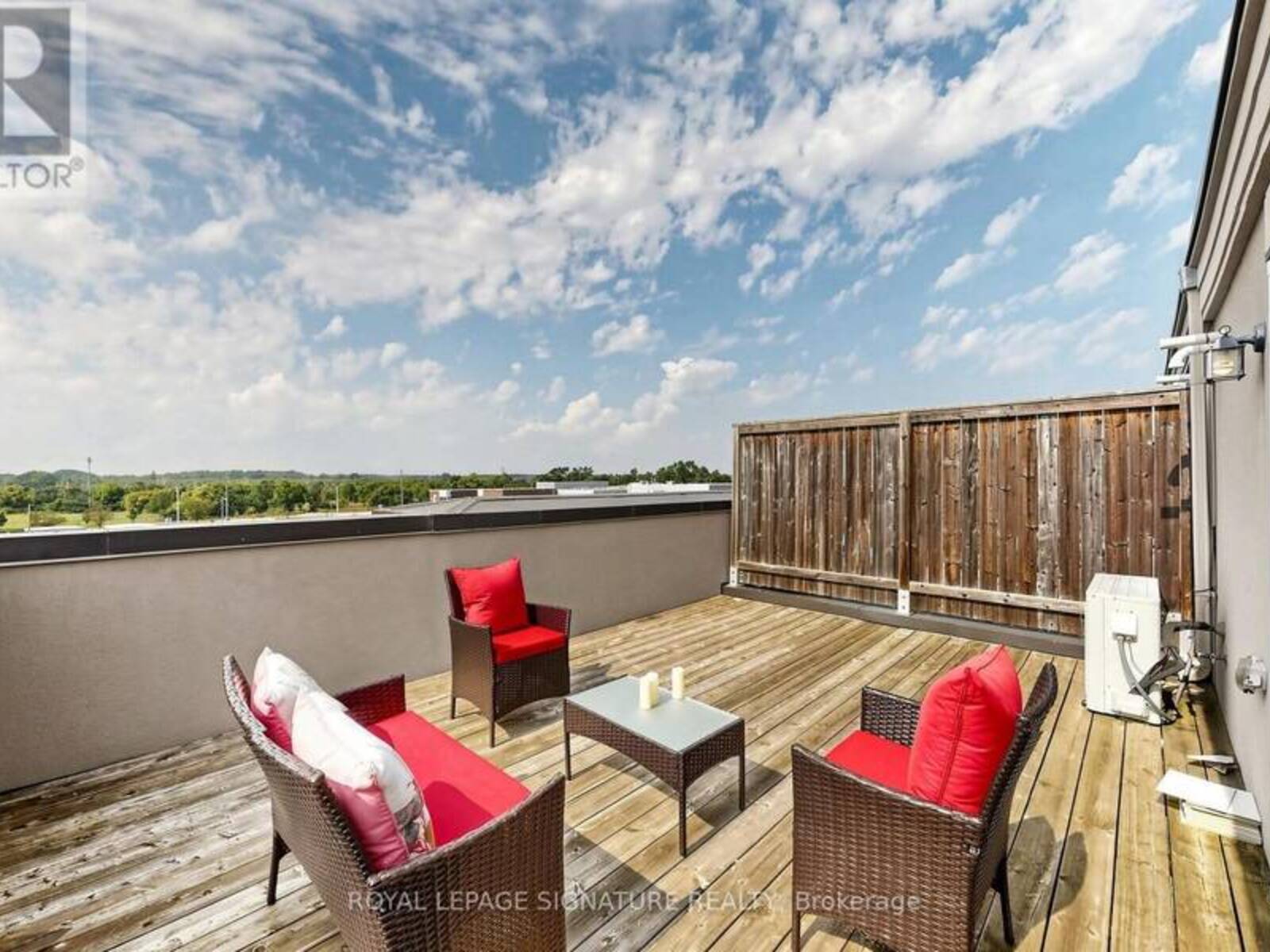 11 - 2441 GREENWICH DRIVE, Oakville, Ontario L6M 0S3