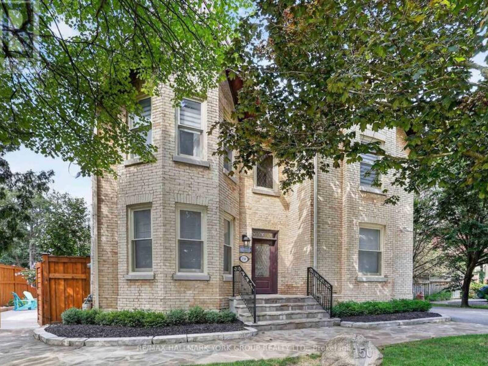 150 LORNE AVENUE, Newmarket, Ontario L3Y 4J7