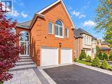 62 BRIARDALE PLACE | Aurora Ontario | Slide Image Three