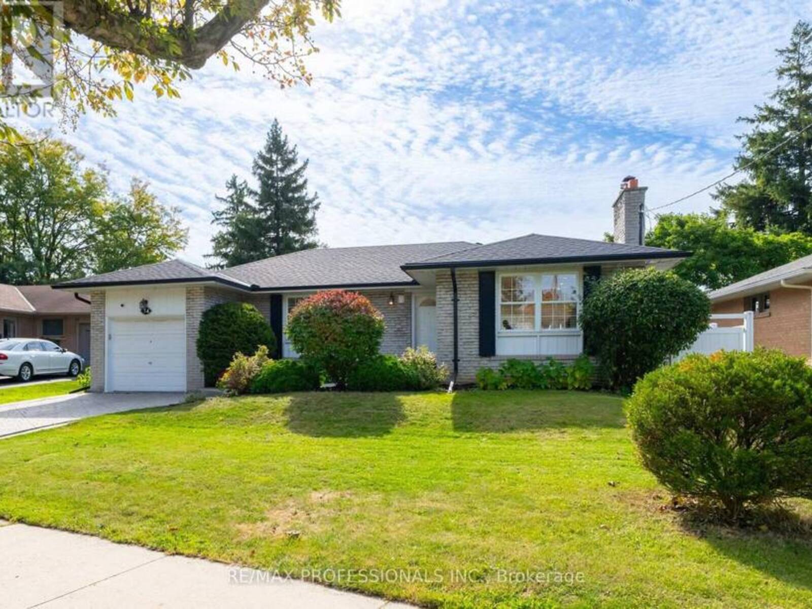 74 CRENDON DRIVE, Toronto, Ontario M9C 3H2